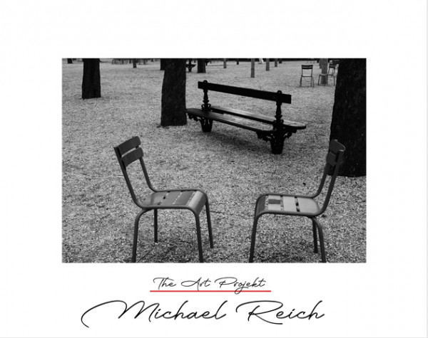 Die Fotografie "Zuhören" von Michael Reich - zwei Stühle gegenüber